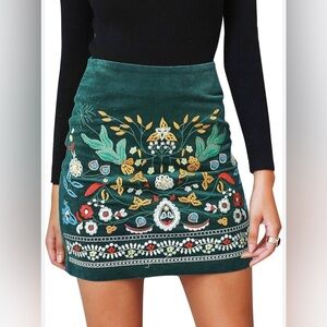 Simplee Green Corduroy Floral Embroidered Skirt Size Small.